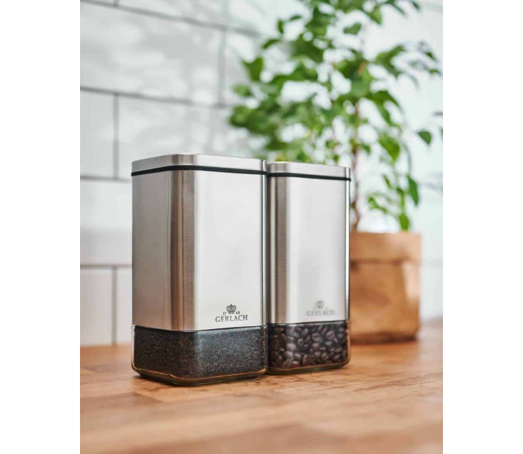 10-piece cookware set...