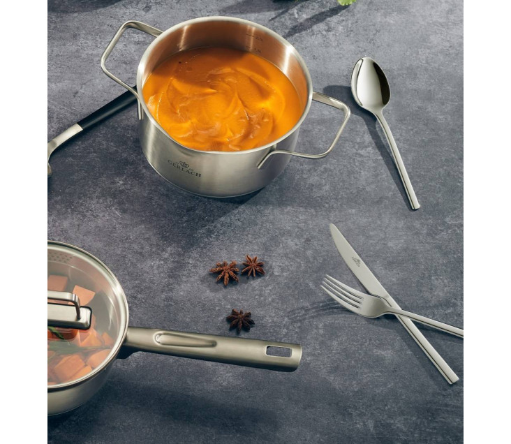 10-piece cookware set...