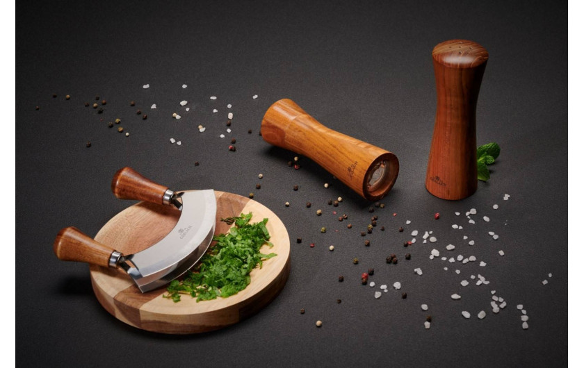 Wooden salt shaker and pepper mill NATUR + cutting board + herb chopper