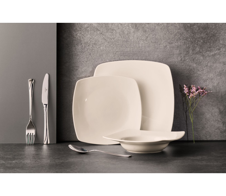 VALOR Set of dinner plates...