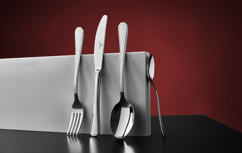 Set of 24 pieces of ANTICA cutlery with a polished finish.