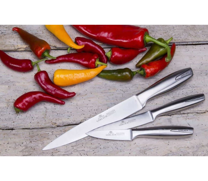 Knife set in black block...