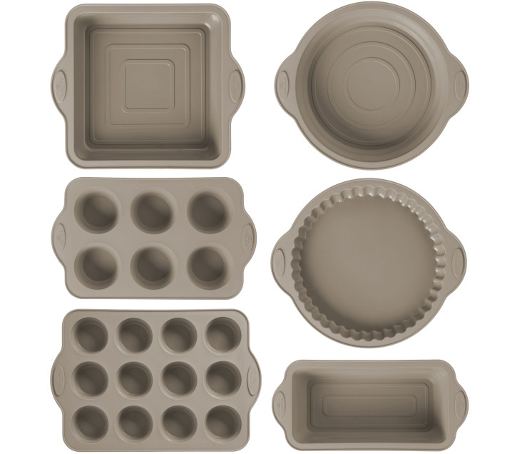 Set of 6 silicone baking molds.