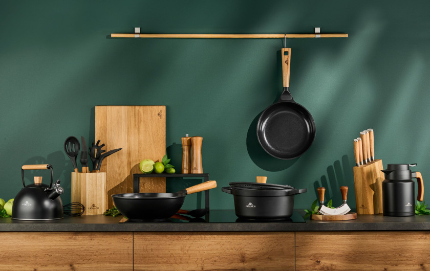 Pot 24/28 cm + frying pan 24 cm + grill pan 28 cm + WOK pan + NATUR board