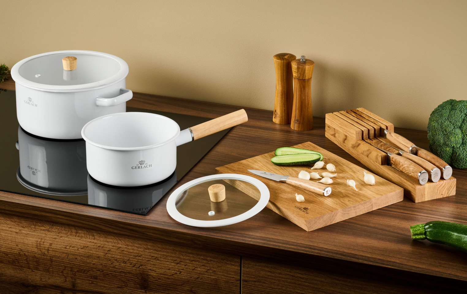 Enamel saucepan NATUR ENAMEL white 18 cm 2 L Enamel saucepan NATUR ENAMEL white 18 cm 2 L