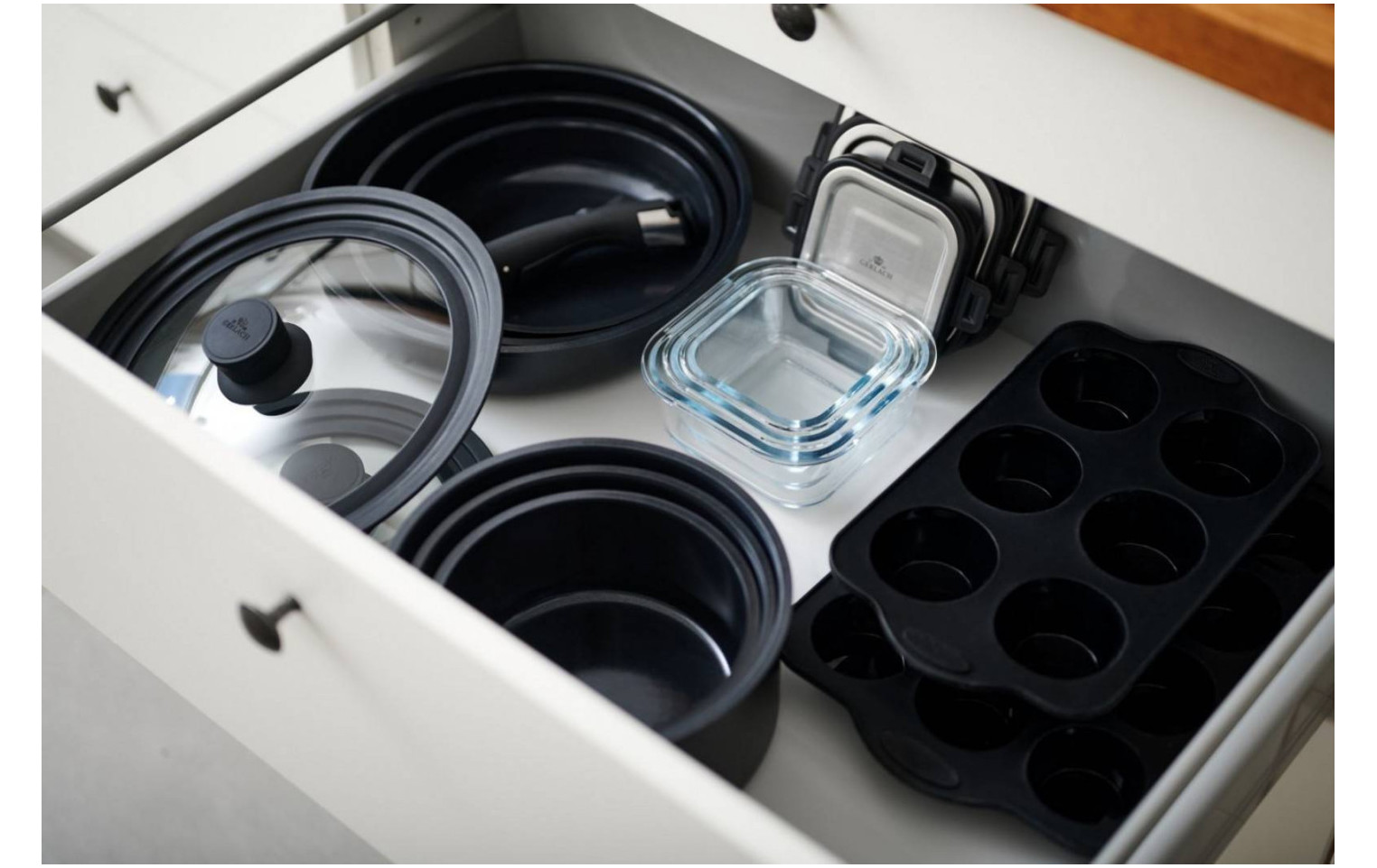 Set of pots and pans + lids SMART 9-piece