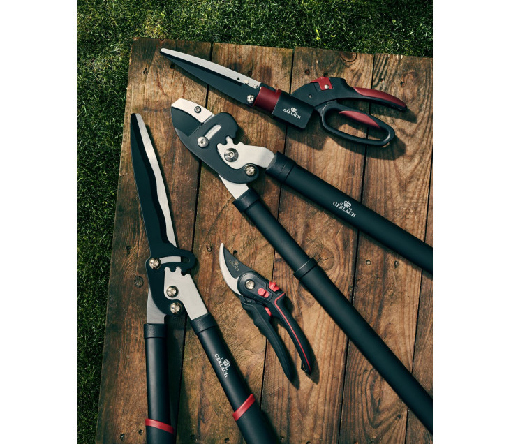 Two-handed anvil pruning...